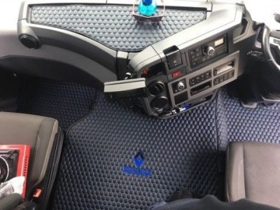 Full downsidesRenault T cab quilted